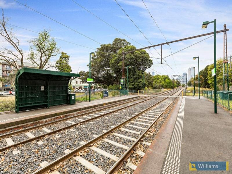 Train Port Melbourne