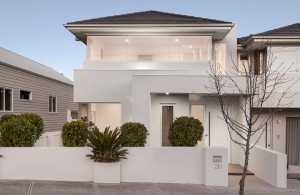 Modern Townhouse in Essendon