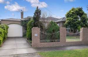 Brick home in Sunshine West