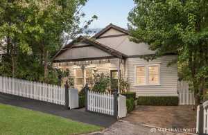 Pretty Surrey Hills property