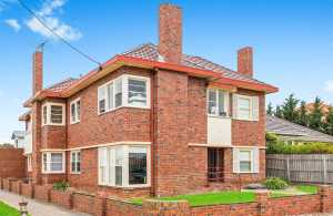 Williamstown Art Deco apartment with water views