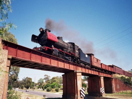 Castlemaine Train